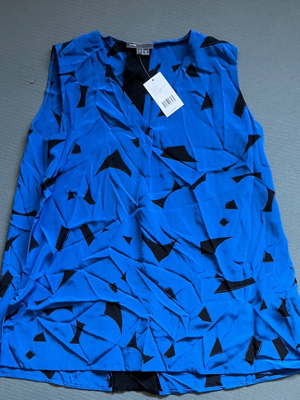 Vince Blue & Black Sleeveless V-Neck Geometric Print %100 silk tank.